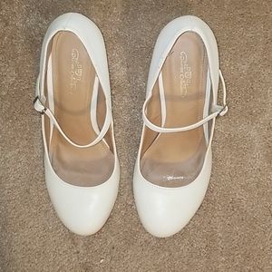 White Mary jane pump